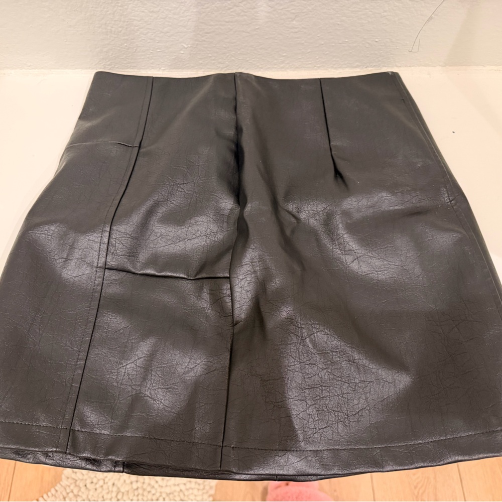 SHEIN Black Faux Leather Mini Skirt